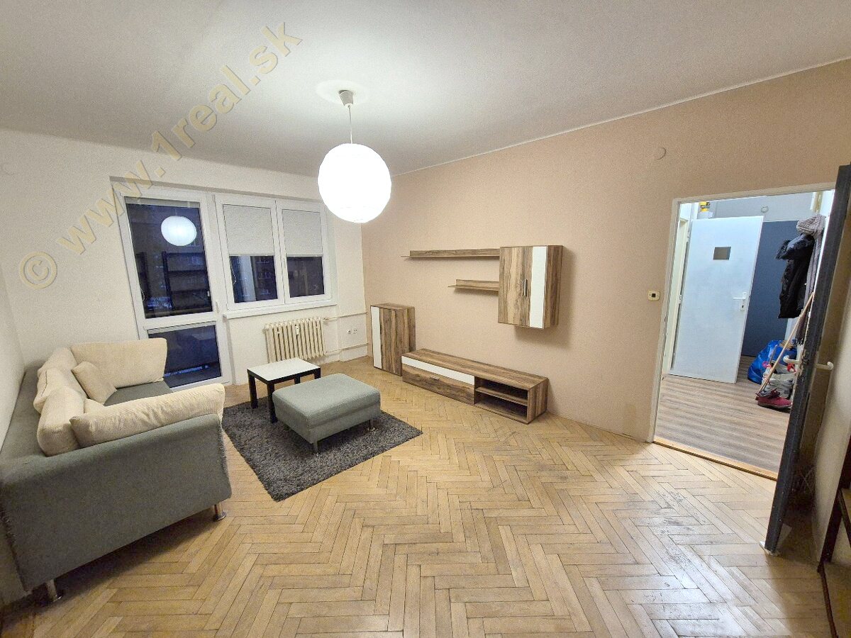 2-izbový byt, Banská Bystrica, 9. mája [733]