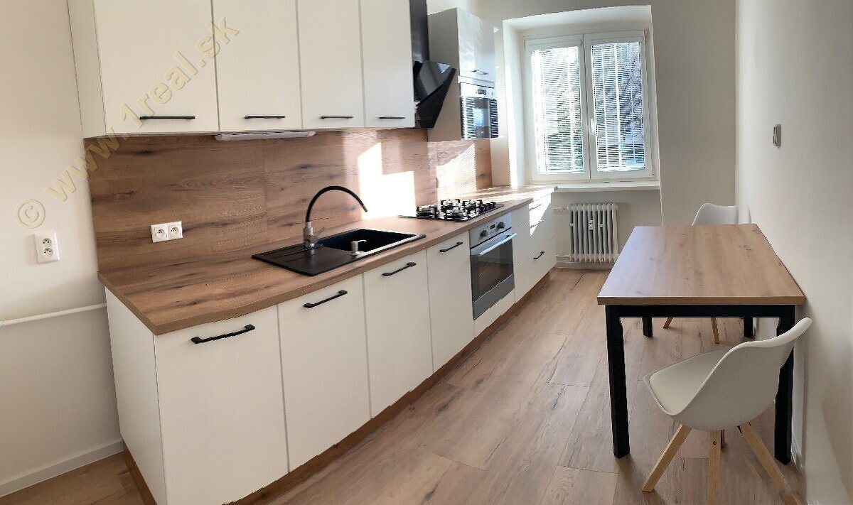 2-izbový byt, Banská Bystrica, Tr. SNP [757]