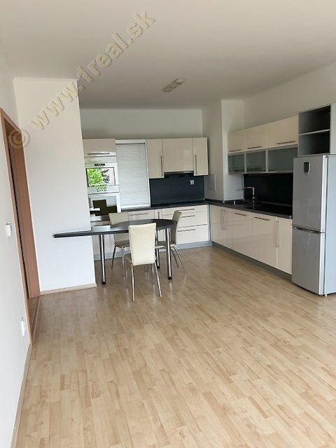2-izbový byt, Banská Bystrica, Pod Jesenským vŕškom [792]