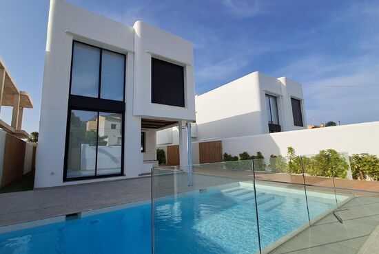 4-izb. Vila Na predaj, Alicante, Alfas del Pi, Španielsko [N9059]