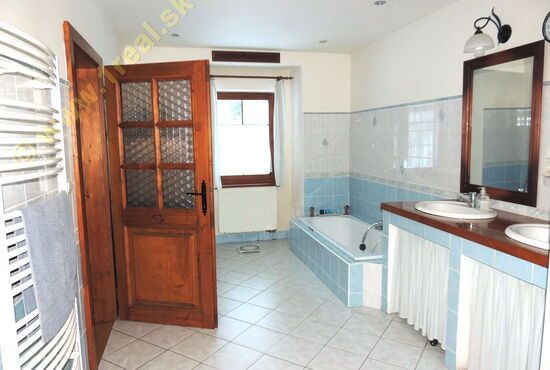 Rodinný dom, Nadštandard, RD, Moštenica [579]