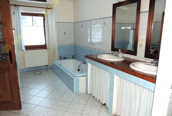 Rodinný dom, Nadštandard, RD, Moštenica [579]