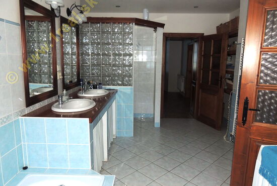 Rodinný dom, Nadštandard, RD, Moštenica [579]