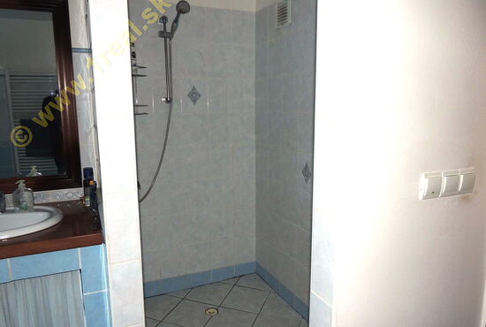 Rodinný dom, Nadštandard, RD, Moštenica [579]