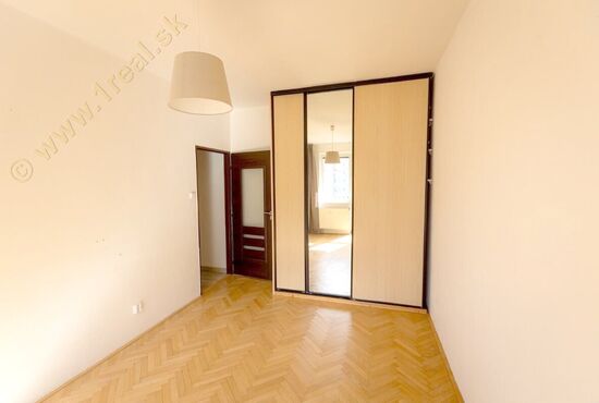 2-izbový byt, Banská Bystrica, Bellušova [744]