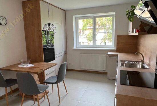 3-izbový byt, Banská Bystrica, Nešporova [750]