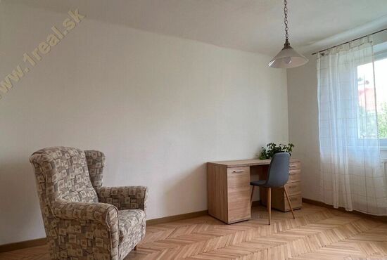 3-izbový byt, Banská Bystrica, Nešporova [750]