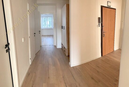 2-izbový byt, Banská Bystrica, Tr. SNP [757]