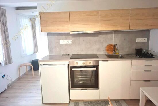 1-izbový byt, Banská Bystrica, Prenájom, Kapitulská [762]