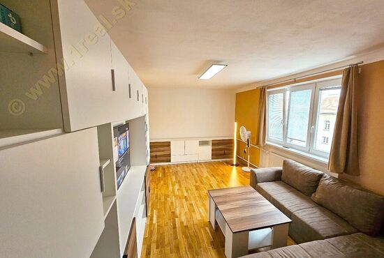 3-izbový byt, Banská Bystrica, T. Vansovej [769]