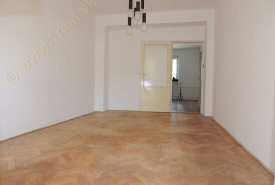 3-izbový byt, Banská Bystrica, 9. mája [781]