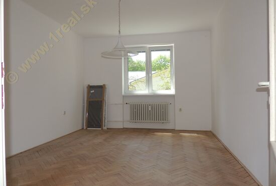 3-izbový byt, Banská Bystrica, 9. mája [781]