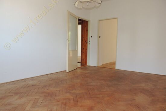 3-izbový byt, Banská Bystrica, 9. mája [781]