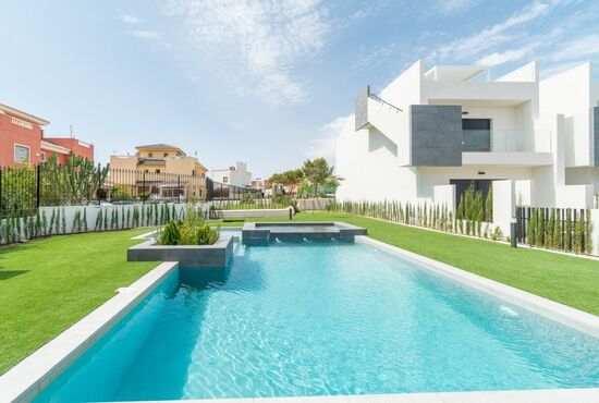 3-izb. Bungalov Na predaj, Alicante, Torrevieja, Španielsko [N6419]